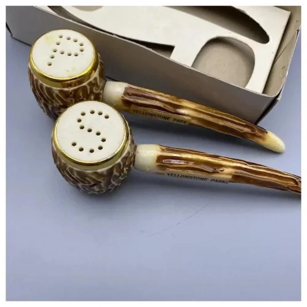 Vintage YELLOWSTONE PARK Simulated Stag Horn Salt and‎ Pepper Shaker Set